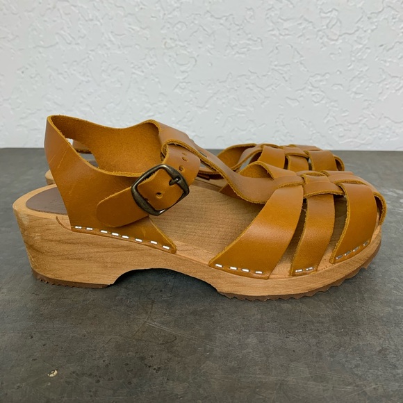 mia emily clog